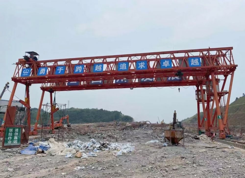 提梁機、路橋門機、MG型桁架門式起重機廠家、價格